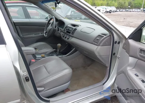 2004 Toyota Camry Le z USA, uszkodzony, nr VIN JTDBE32KX40270367